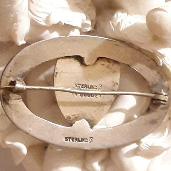 Sterling Silver MOP Inlay C-clasp Brooch - Picture 4 of 5